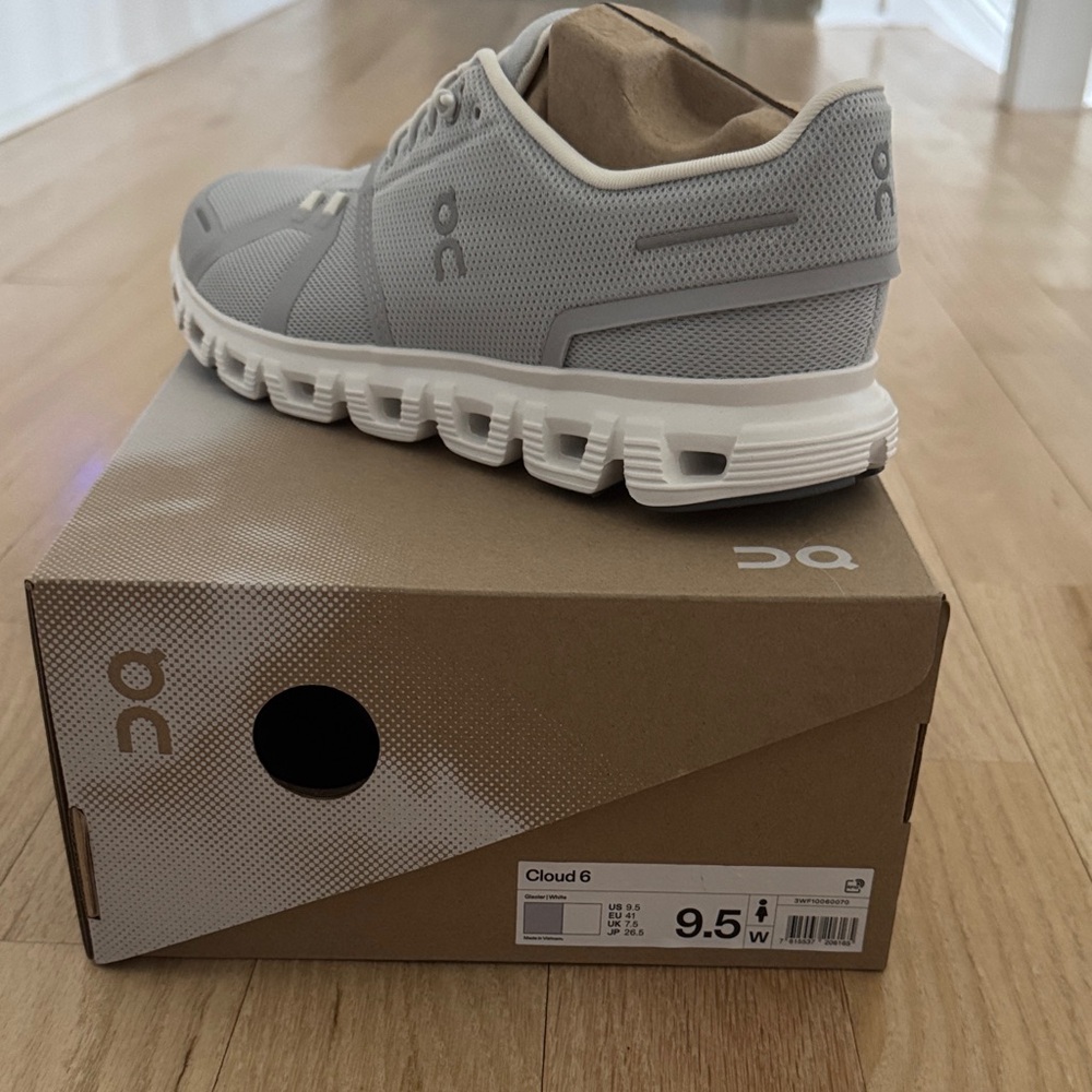 ON Women's Cloud 6 Gray Athletic Shoes